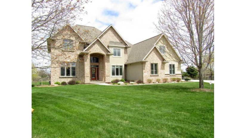 4230 N Honeywood Court Grand Chute, WI 54913 by Coldwell Banker Real Estate Group $599,900