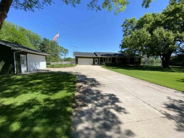 N8760 Landing Road, Berlin, WI 54923