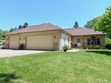 4054 Sand Pit Road, Omro, WI 54904-9630