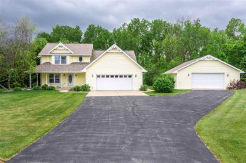 1211 Bay Breeze Court, Suamico, WI 54173