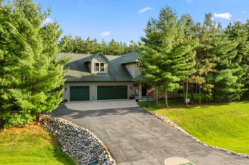 550 Hoganwood Circle, Little Suamico, WI 54171-9520