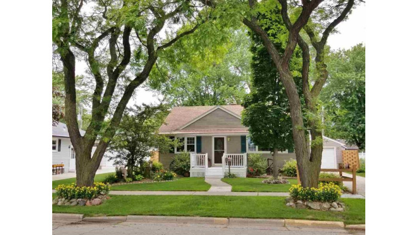 457 Stow Street Fond Du Lac, WI 54935 by Klapperich Real Estate, Inc. $129,900