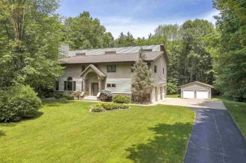 6680 Wintergreen Trail, Little Suamico, WI 54171-9628