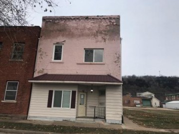 209 E Front St, Cassville, WI 53806