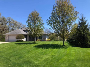 8402 N Ridge Tr, Milton, WI 53563