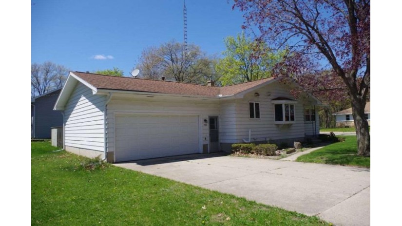 130 James St Portage, WI 53901 by United Country Midwest Lifestyle Properties $185,000