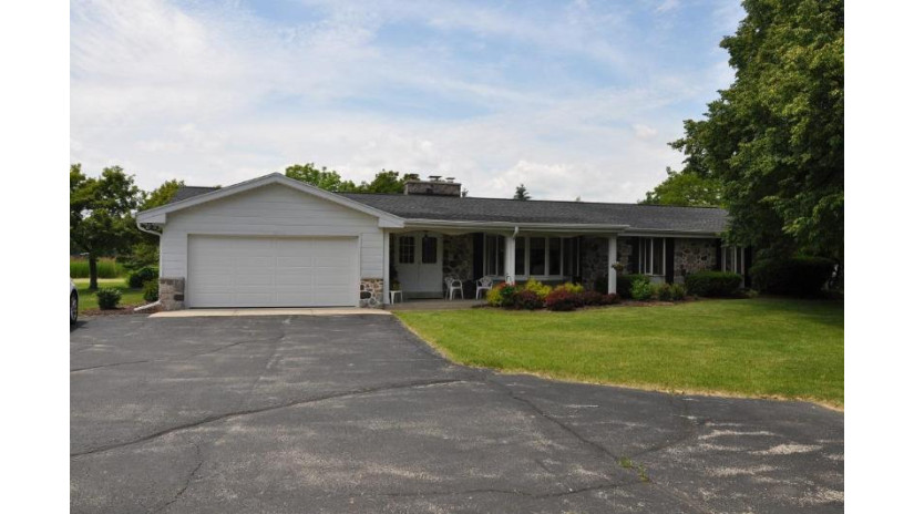 8155 S 116th St Franklin, WI 53132 by Metro Realty Group $299,900