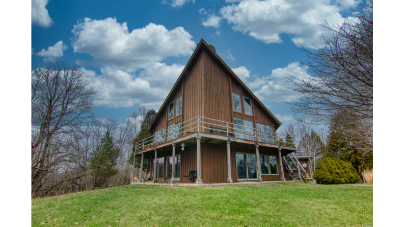 2032 Lake Shore Rd Grafton, WI 53024 by Shorewest Realtors $789,000