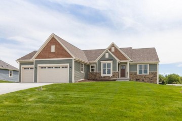 685 Twin Creeks Dr, Dousman, WI 53118