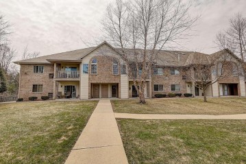 1401 Garay Ln 13, Port Washington, WI 53074-1295