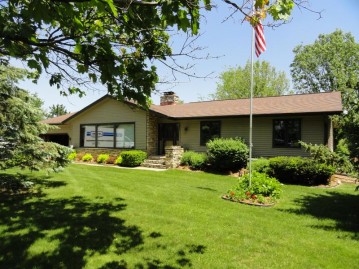 3468 Clifford Dr, Hartford, WI 53027-9224