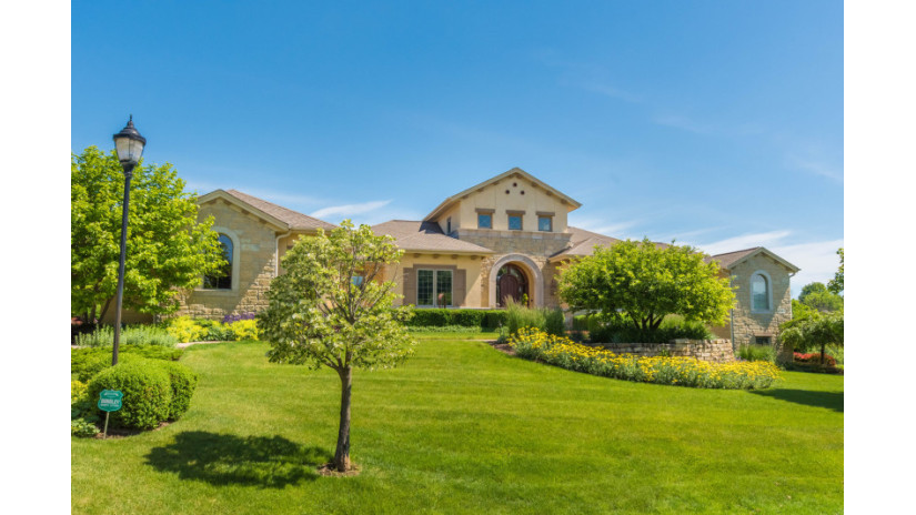 13975 N Legacy Hills Dr Mequon, WI 53097 by Shorewest Realtors $929,000