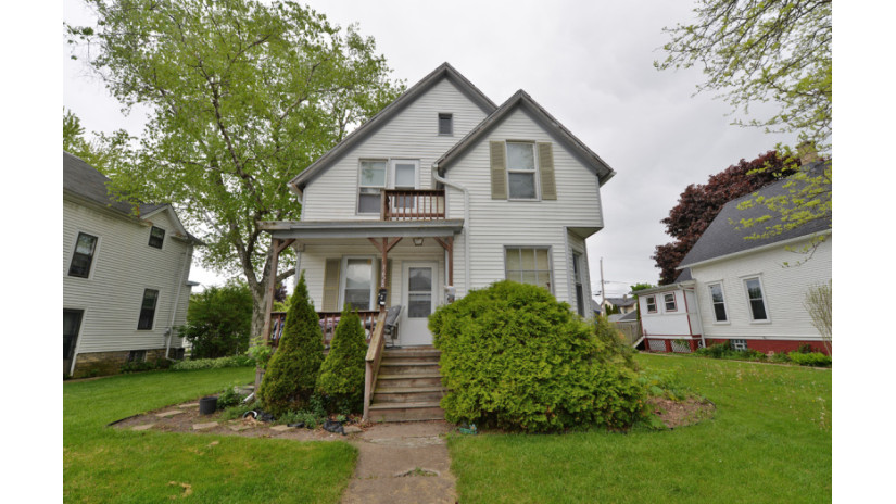 1628 Grange Ave 1628-1/2 Racine, WI 53405 by Shorewest Realtors $80,000