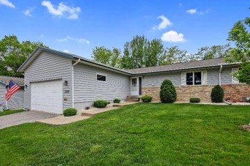 3486 Woodbridge Ct, La Crosse, WI 54601-7283