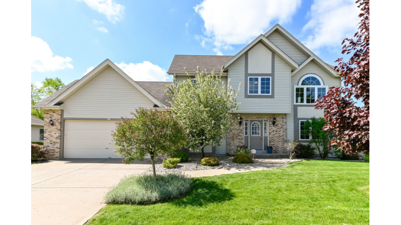 825 Horner Dr Caledonia, WI 53402 by Shorewest Realtors $324,500