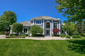 1201 E Pineview Ct, Hartland, WI 53029-8686