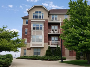 4110 S Lake Dr 431, Saint Francis, WI 53235-5953