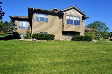 719 Jonathan Ln, La Crescent, MN 55947