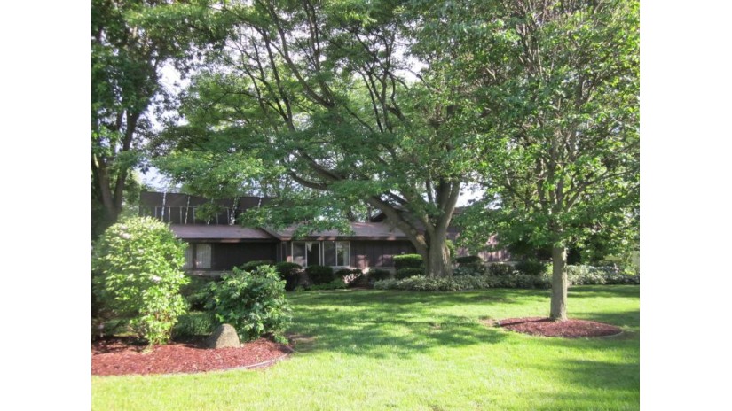 8025 Fielding Ln Greendale, WI 53129 by Famous Homes Realty $339,000