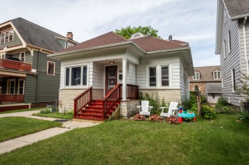 4151 N Murray Ave, Shorewood, WI 53211-2011