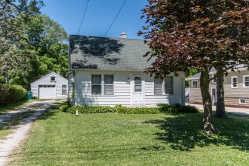 2833 S 128th St, New Berlin, WI 53151-4029