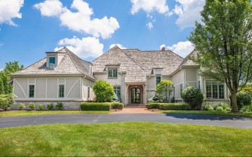 11650 N Canterbury Dr, Mequon, WI 53092
