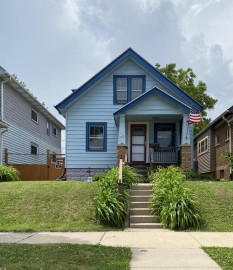 1469 S 55th St, West Milwaukee, WI 53214-5240