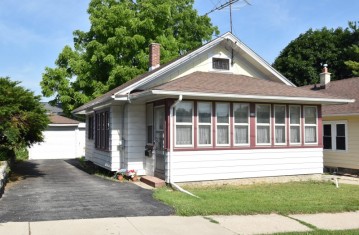 318 Scott Ave, Waukesha, WI 53186-6132