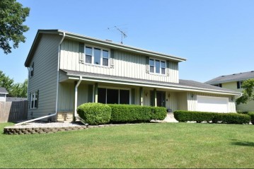 6641 Riverdale Ln, Greendale, WI 53129-2858