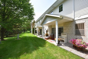 602 Shepherds Dr 3, West Bend, WI 53090-8403