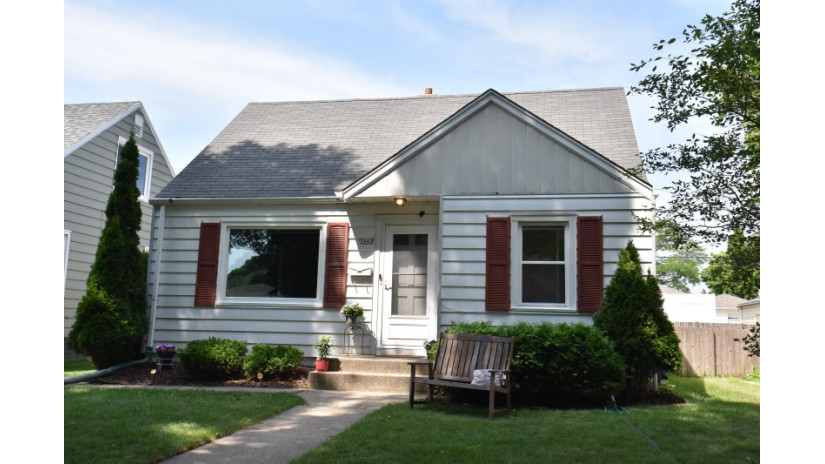 3445 N 91st St Milwaukee, WI 53222 by Shorewest Realtors $153,900