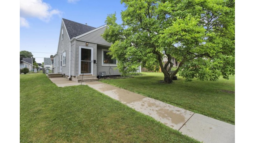 1510 E Van Beck Ave Milwaukee, WI 53207 by Keller Williams Realty-Milwaukee Southwest $190,000