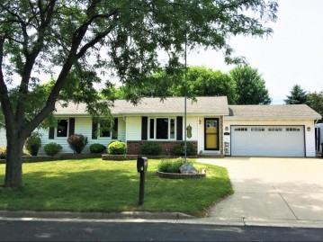 1321 Commonwealth Dr, Fort Atkinson, WI 53538