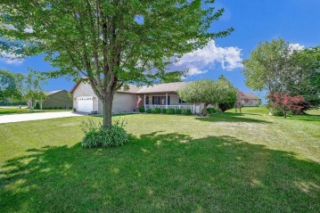 131 Farm View Dr, Belgium, WI 53004-9301