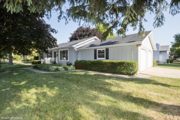 302 W 4th Ave, Elkhorn, WI 53121