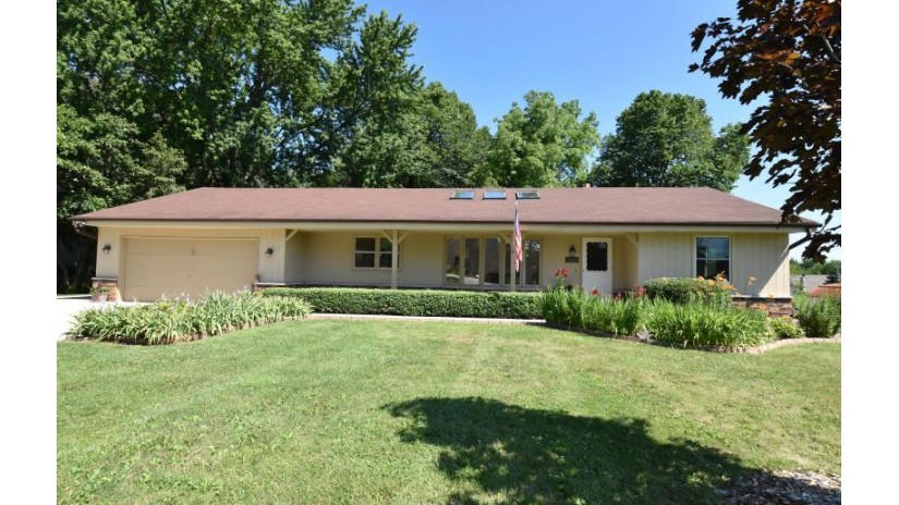 12212 W Chapman Ave Greenfield, WI 53228 by Century 21 Affiliated - Delafield $329,900