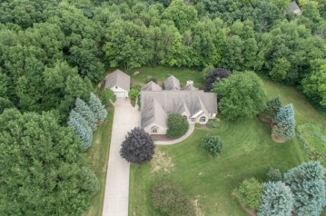 1494 Parish Dr, Richfield, WI 53033-9434