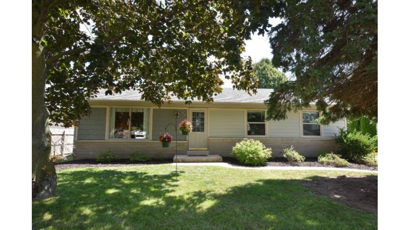 204 Judge Dr Saukville, WI 53080 by First Weber Inc- Mequon $270,000