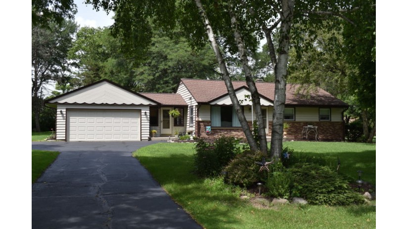 4565 N 159th St Brookfield, WI 53005 by Shorewest Realtors $279,900
