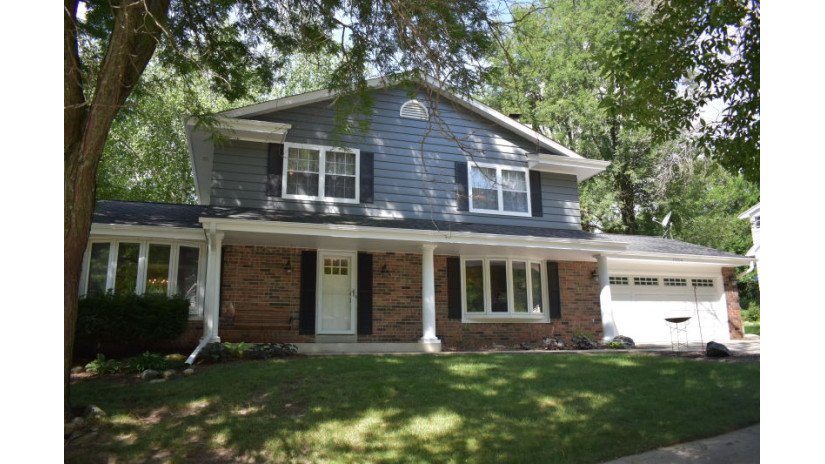 1204 Ayrshire Ln Waukesha, WI 53186 by Shorewest Realtors $319,000