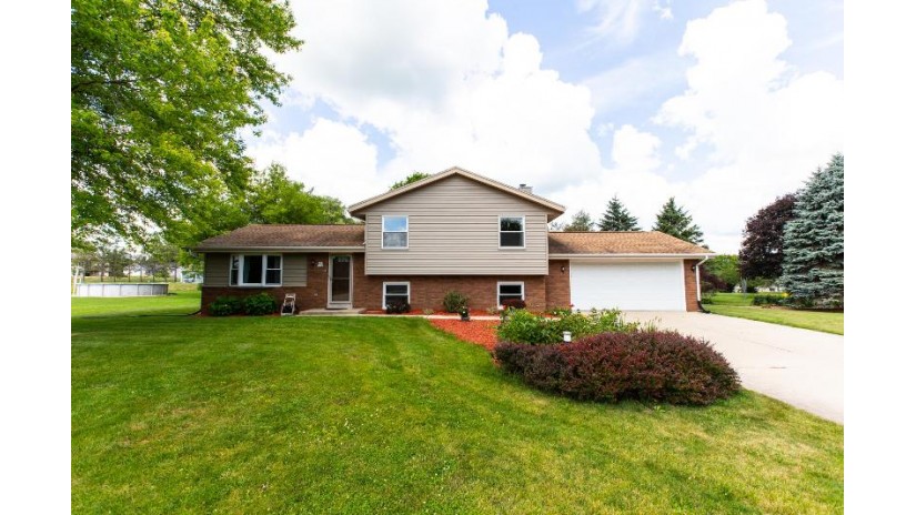 W217N9745 Whitehorse Dr Germantown, WI 53017 by Coldwell Banker Realty $299,000