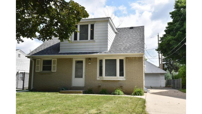 936 W Plainfield Ave Milwaukee, WI 53221 by Coldwell Banker HomeSale Realty - Franklin $159,900