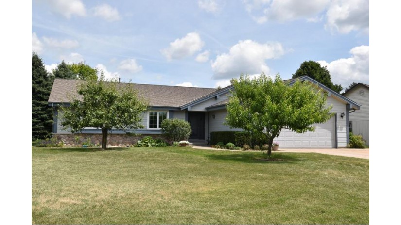 N24W22722 Meadowood Ln Pewaukee, WI 53186 by Realty Executives Integrity~Brookfield $329,900