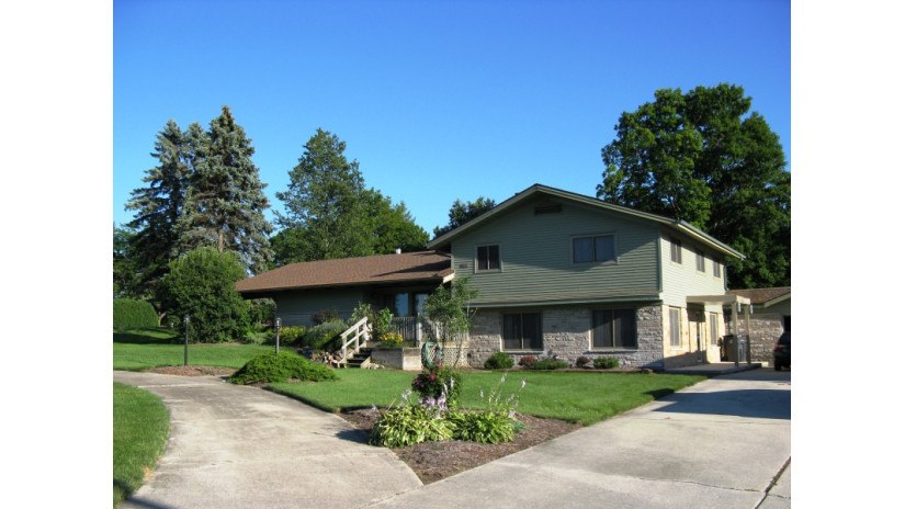 605 Erie Ave Oostburg, WI 53070 by Shorewest Realtors $295,000