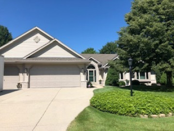 9649 S 35th St, Franklin, WI 53132-8861