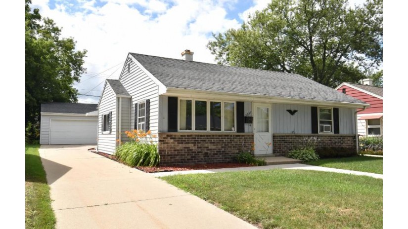 3337 S 58th St Milwaukee, WI 53219 by Coldwell Banker HomeSale Realty - Franklin $144,900