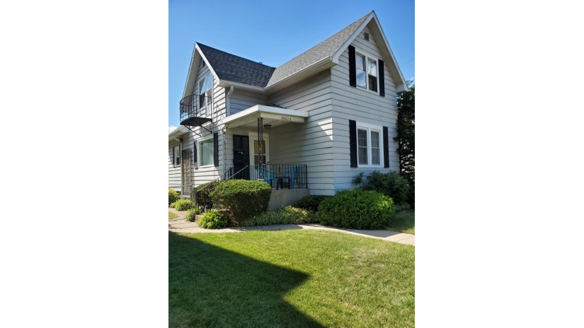 1516 Boyd Ave Racine, WI 53405 by Shorewest Realtors $139,000