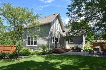 2801 S 149th St, New Berlin, WI 53151-3703