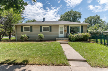 8205 W Auer Ave, Milwaukee, WI 53222