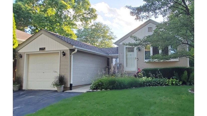 757 N 114th St Wauwatosa, WI 53226 by Shorewest Realtors $239,900